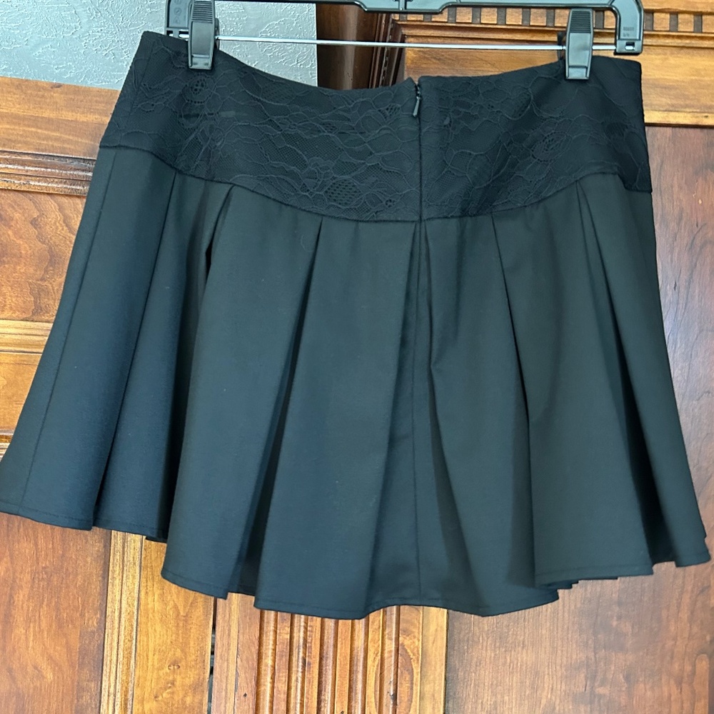 Bebe Black Lace Waist Pleated Mini Skirt, Size 8 - Picture 6 of 16